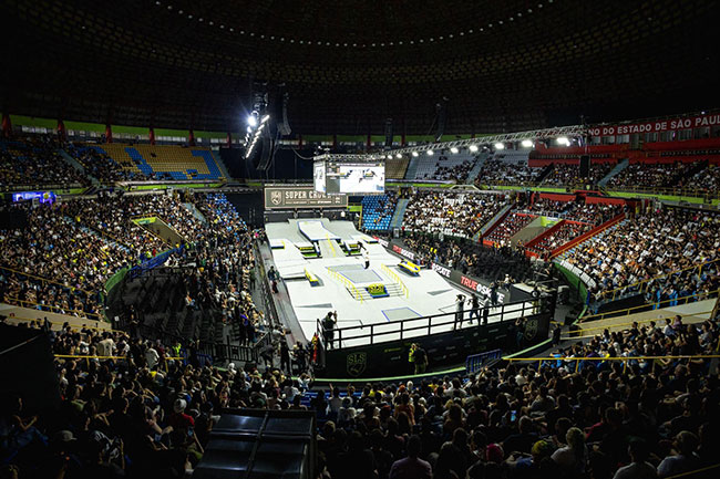 Em seu terceiro ano consecutivo no Brasil, SLS Super Crown se consolidou como uma das principais plataformas de conexão com o público brasileiro Crédito: Henrique Augusto (@h.agst) Em seu terceiro ano consecutivo no Brasil, SLS Super Crown se consolidou como uma das principais plataformas de conexão com o público brasileiro Crédito: Henrique Augusto (@h.agst)