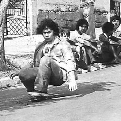 Alexandre Torrano, um dos skatistas pioneiros e desenhista que frequentava a conhecidíssima lomba da Hidráulica (local berço do skate RS - 1974), em Porto Alergre, já imaginava o Marinha em seus trabalhos. Aqui uma visão dele, no que seria o MArinha e o Banks Slalon , anos mais tarde. O próprios Torrano, forneceu revistas (SkateBoarder) para a equipe de engenharia, envolvida no projeto da pista. Claro, que ele nunca mais viu as rtevistas de volta, mas voltou o monstro de concreto.
 Aqui, Alexandre Torrano 