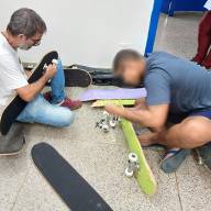 Jovens do CASA Juquiá participam de oficina prática de skate