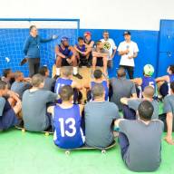 Sandro Dias, o Mineirinho, conversa com jovens em internação na Fundação CASA